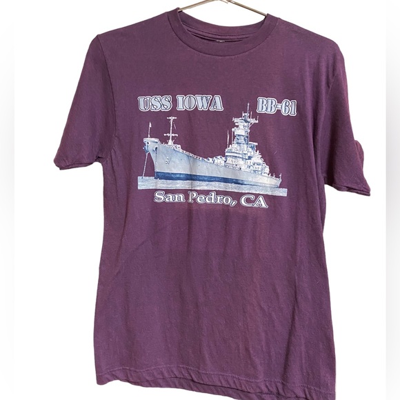 Vintage USS IOWA BB-61 US Navy San Pedro CA Ship Purple Men’s M T-Shirt MINTY - Picture 1 of 4